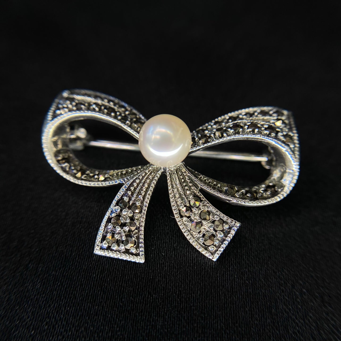 Pearl Ribbon Brooch