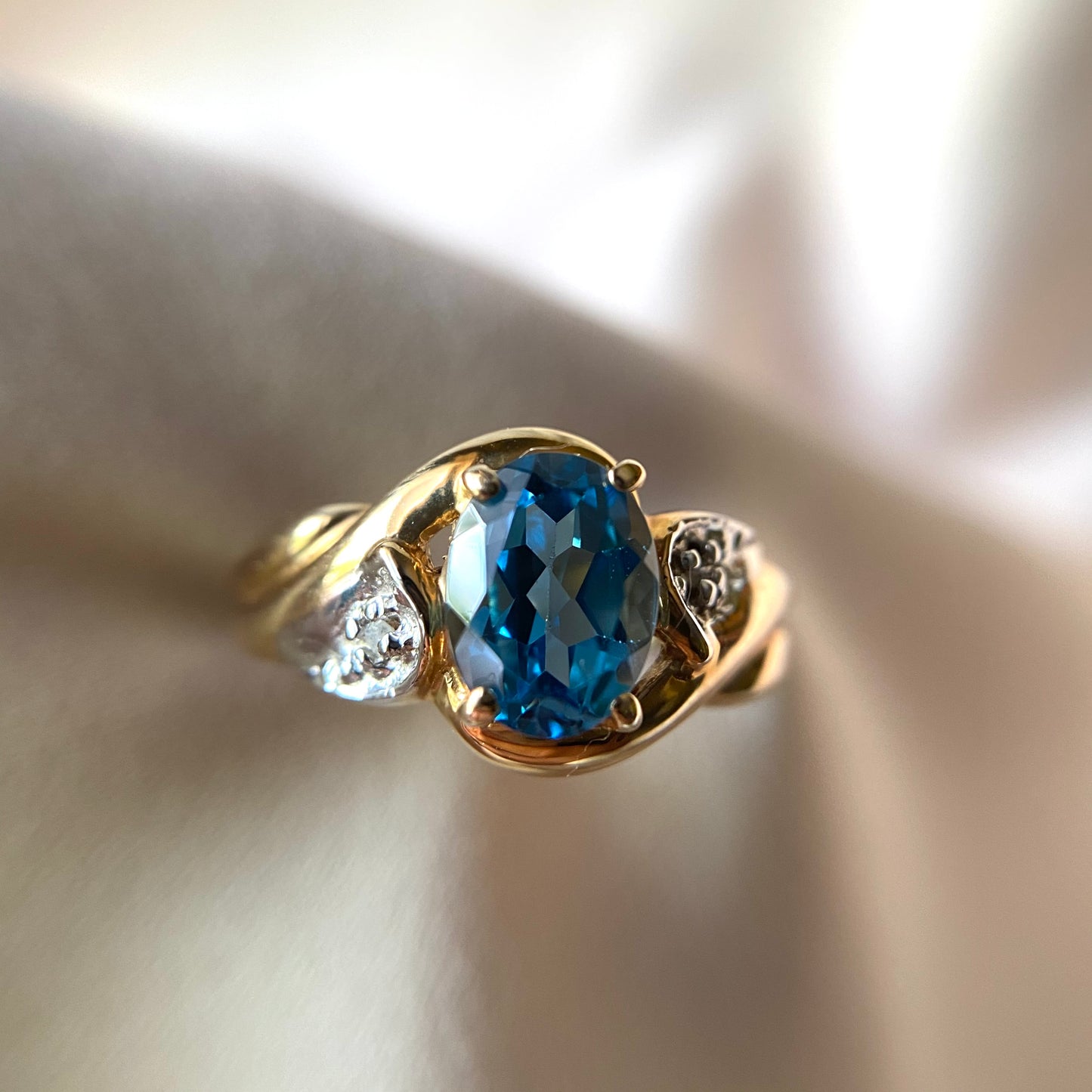 Ribbed Blue Topaz Gold Ring