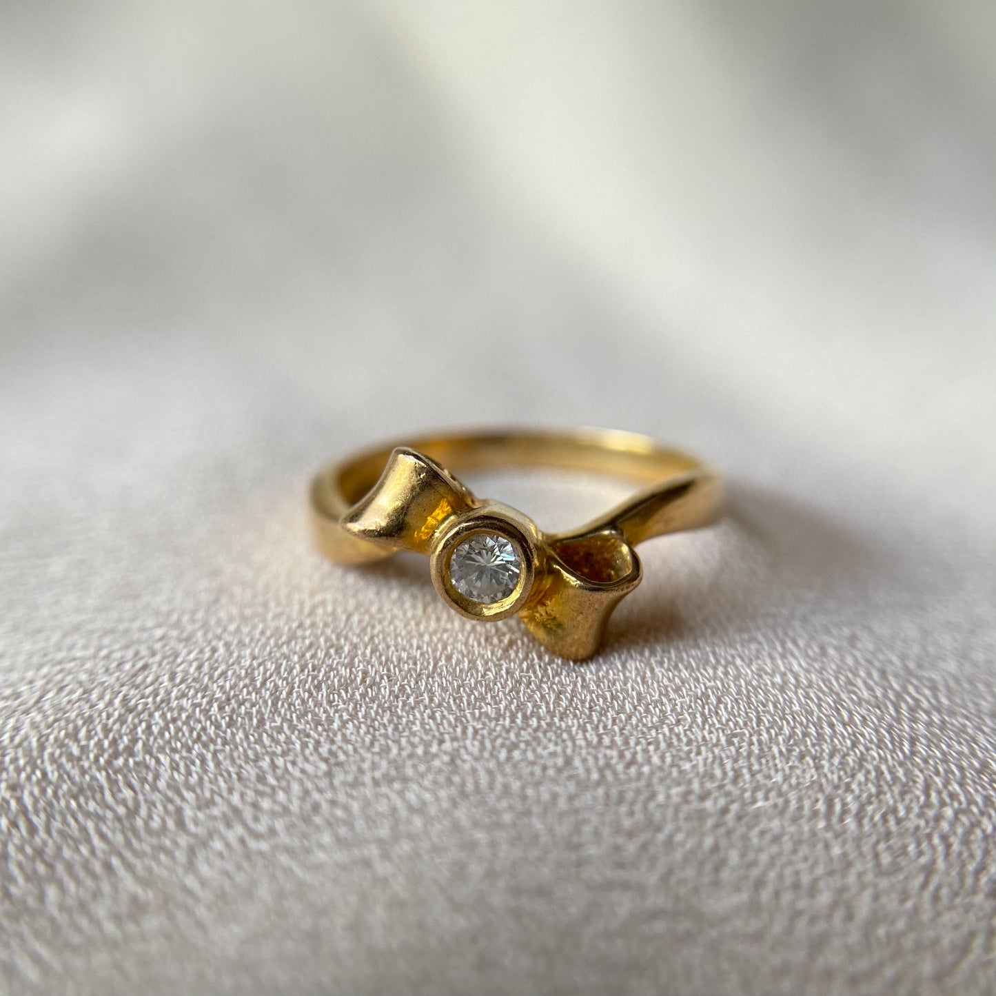 Ribbon Diamond Ring