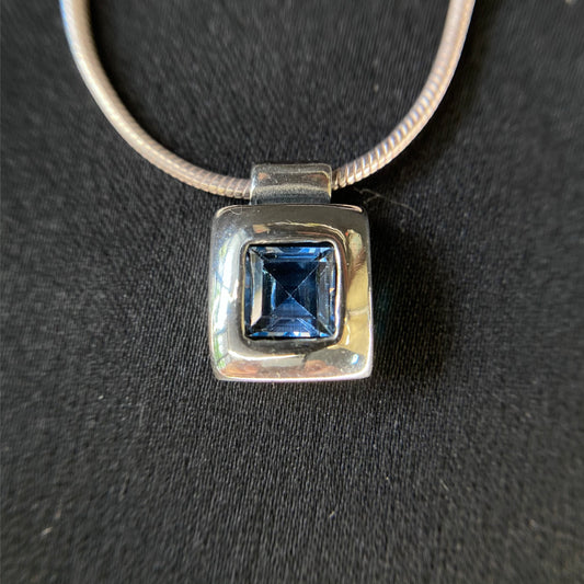 Modern Small Necklace