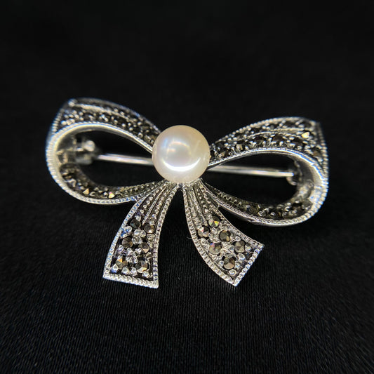 Pearl Ribbon Brooch