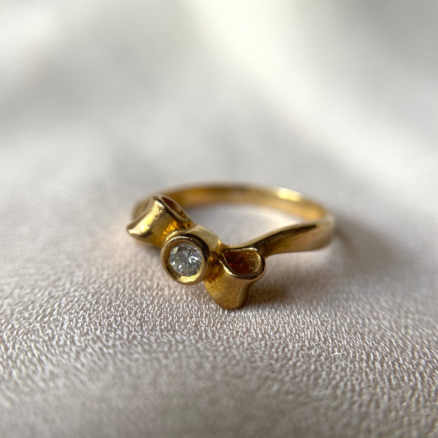Ribbon Diamond Ring